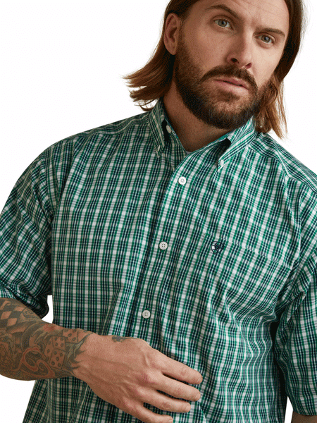 Ariat 10045069 Mens Wrinkle Free Finan Short Sleeve Shirt Green frotn view close up. If you need any assistance with this item or the purchase of this item please call us at five six one seven four eight eight eight zero one Monday through Saturday 10:00a.m EST to 8:00 p.m EST