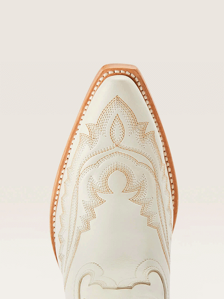 Ariat 10043268 Womens Casanova Western Boot Blanco toe view from above. If you need any assistance with this item or the purchase of this item please call us at five six one seven four eight eight eight zero one Monday through Saturday 10:00a.m EST to 8:00 p.m EST