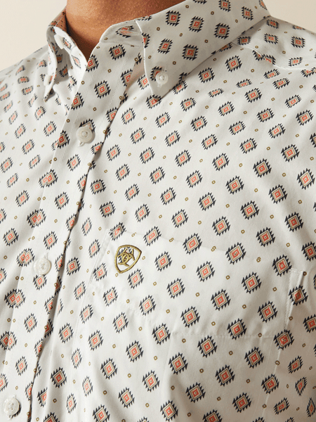 Ariat 10058742 Mens Wrinkle Free Evan Classic Fit Short Sleeve Shirt White front close up view. If you need any assistance with this item or the purchase of this item please call us at five six one seven four eight eight eight zero one Monday through Saturday 10:00a.m EST to 8:00 p.m EST