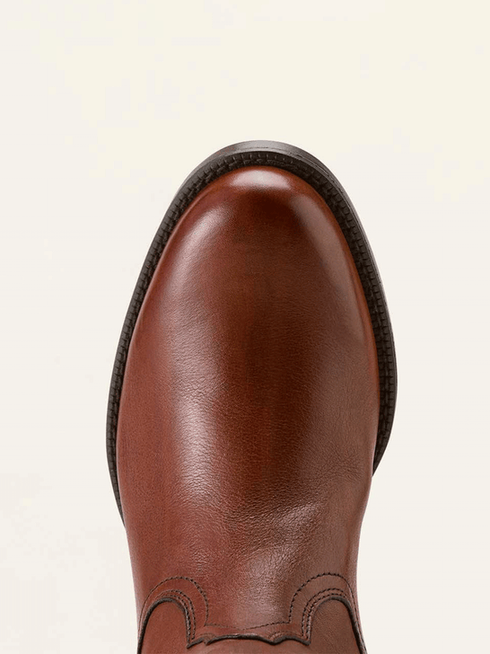 Ariat 10063982 Mens Sonoro Roper Toe Western Boot Cinnamon Brown toe view. If you need any assistance with this item or the purchase of this item please call us at five six one seven four eight eight eight zero one Monday through Saturday 10:00a.m EST to 8:00 p.m EST
