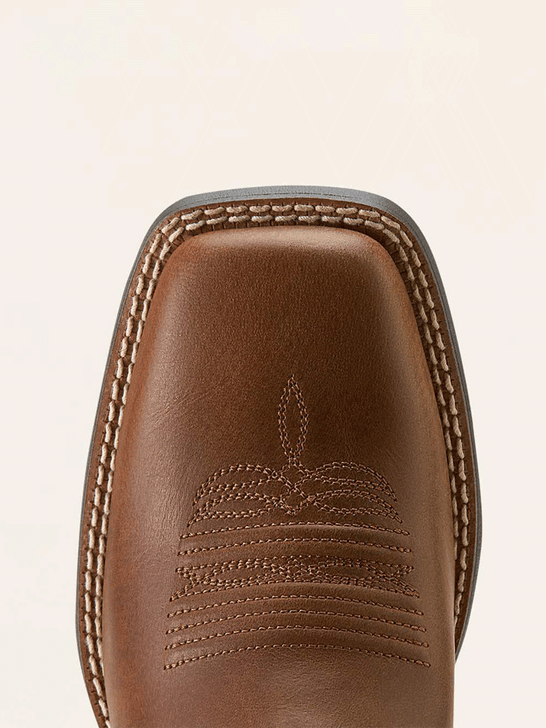Ariat 10064074 Womens Round Up Filly Wide Square Toe Western Boot Sorrel Crunch Brown toe view. If you need any assistance with this item or the purchase of this item please call us at five six one seven four eight eight eight zero one Monday through Saturday 10:00a.m EST to 8:00 p.m EST
