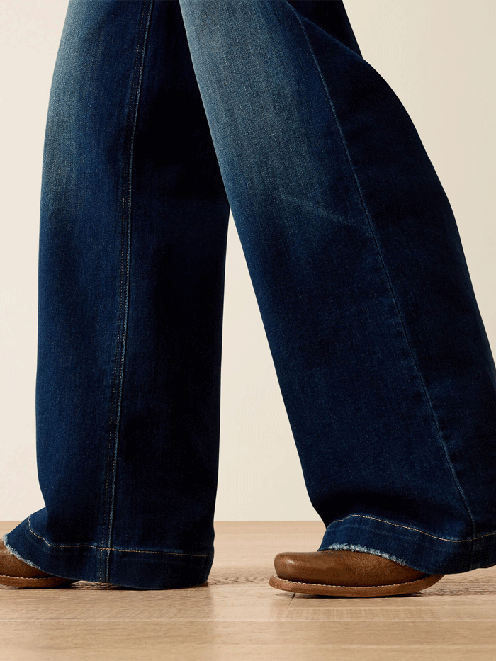 Ariat 10072972 Womens Mid Rise Fiona Boot Cut Jeans Istanbul Navy front view. If you need any assistance with this item or the purchase of this item please call us at five six one seven four eight eight eight zero one Monday through Saturday 10:00a.m EST to 8:00 p.m EST
