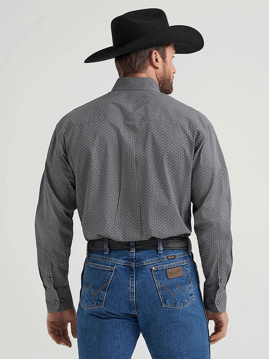 Wrangler 112369598 Mens George Strait Long Sleeve Shirt Black Navy Hourglass back view. If you need any assistance with this item or the purchase of this item please call us at five six one seven four eight eight eight zero one Monday through Saturday 10:00a.m EST to 8:00 p.m EST