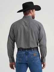 Wrangler 112369598 Mens George Strait Long Sleeve Shirt Black Navy Hourglass back view. If you need any assistance with this item or the purchase of this item please call us at five six one seven four eight eight eight zero one Monday through Saturday 10:00a.m EST to 8:00 p.m EST