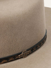 Stetson SFMEDL-7242E5 Medalist 5X Fur Wool Blend Hat Sahara close up. If you need any assistance with this item or the purchase of this item please call us at five six one seven four eight eight eight zero one Monday through Saturday 10:00a.m EST to 8:00 p.m EST