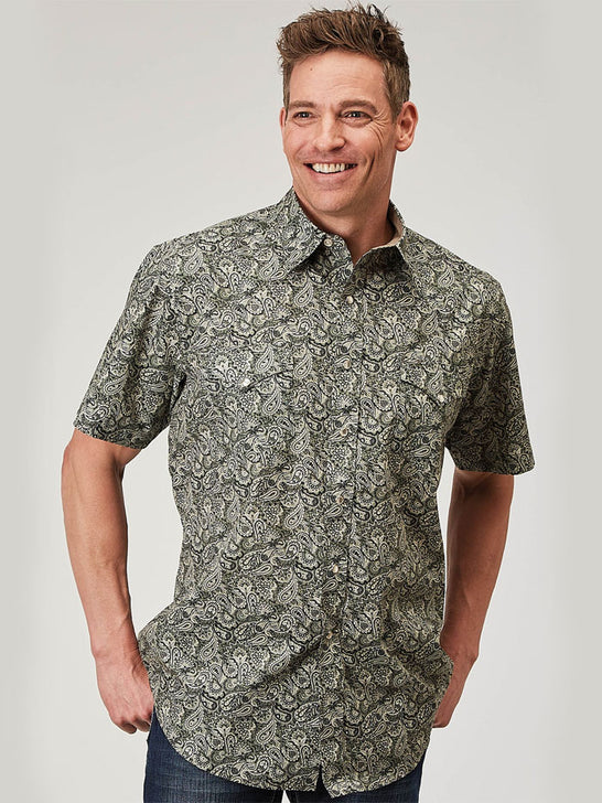 Roper 03-002-0064-0319 Mens Short Sleeve Estampa Paisley Print Shirt Green front view. If you need any assistance with this item or the purchase of this item please call us at five six one seven four eight eight eight zero one Monday through Saturday 10:00a.m EST to 8:00 p.m EST