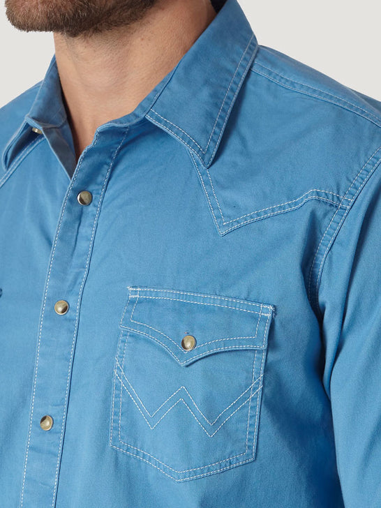 Wrangler MVR507J Mens Retro Long Sleeve Shirt Blue pocket close up. If you need any assistance with this item or the purchase of this item please call us at five six one seven four eight eight eight zero one Monday through Saturday 10:00a.m EST to 8:00 p.m EST