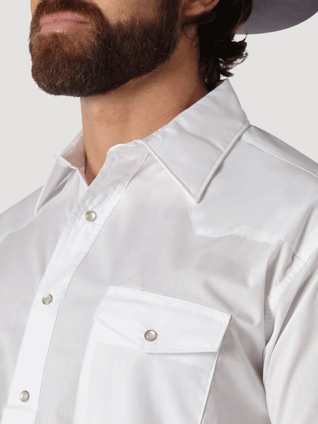 Wrangler 71105WH Mens Solid Broadcloth Western Snap Shirt White pocket and collar close up. If you need any assistance with this item or the purchase of this item please call us at five six one seven four eight eight eight zero one Monday through Saturday 10:00a.m EST to 8:00 p.m EST