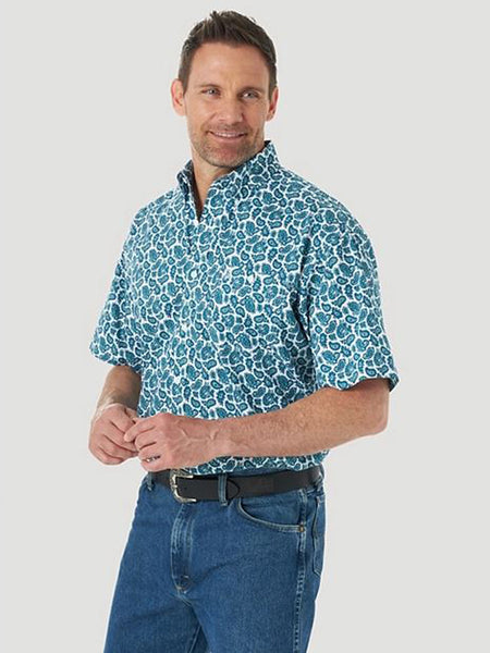 Wrangler MGSQ906 Mens George Strait SS Down One Pocket Print Shirt Emerald front view. If you need any assistance with this item or the purchase of this item please call us at five six one seven four eight eight eight zero one Monday through Saturday 10:00a.m EST to 8:00 p.m EST