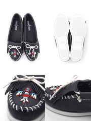 Minnetonka Navy Smooth Thunderbird Boat Sole 179 top and sole view. If you need any assistance with this item or the purchase of this item please call us at five six one seven four eight eight eight zero one Monday through Saturday 10:00a.m EST to 8:00 p.m EST