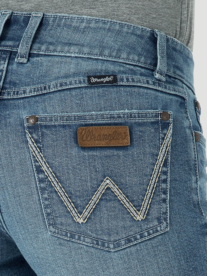 Wrangler 1009MWHAV Womens Retro Mid-Rise Mae Short Valerie front view. If you need any assistance with this item or the purchase of this item please call us at five six one seven four eight eight eight zero one Monday through Saturday 10:00a.m EST to 8:00 p.m EST